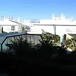 アパートホテル Bayside Salgados