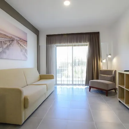 Bayside Salgados Lejlighedshotel 3*