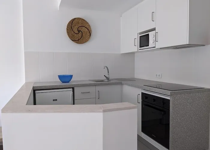 Bayside Salgados מלון דירות