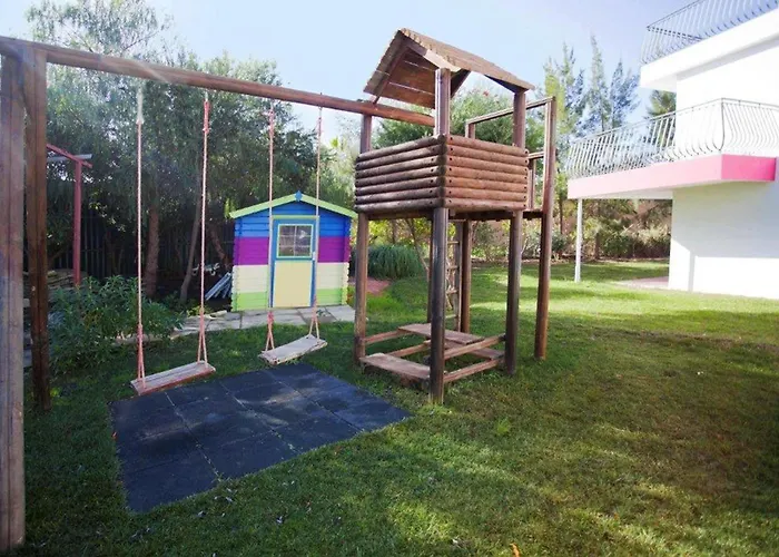 Bayside Salgados מלון דירות