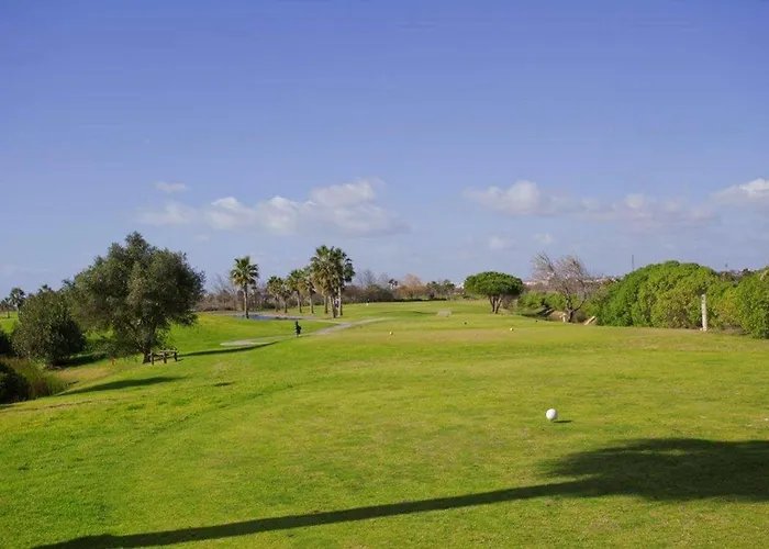 Bayside Salgados מלון דירות