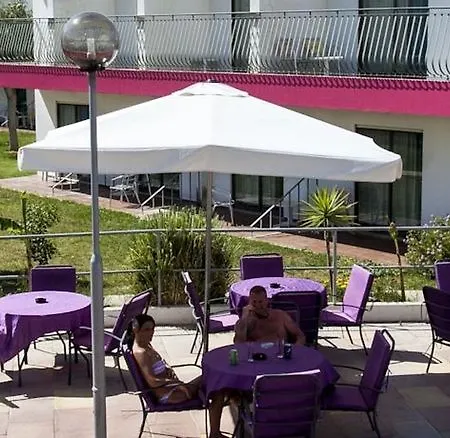 Bayside Salgados 公寓式酒店 3*